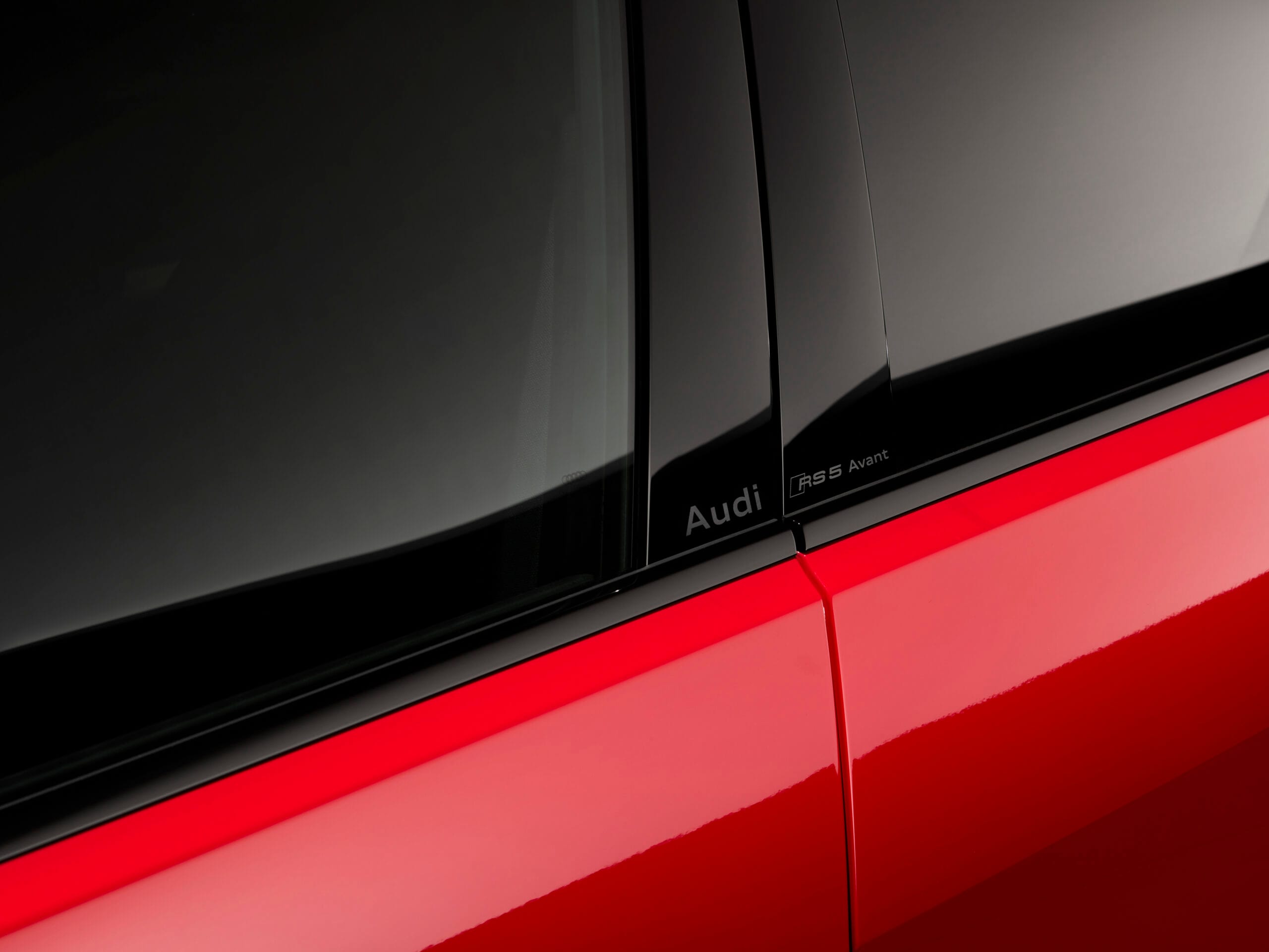Detalle del pilar B y puerta del Audi RS 5 2026