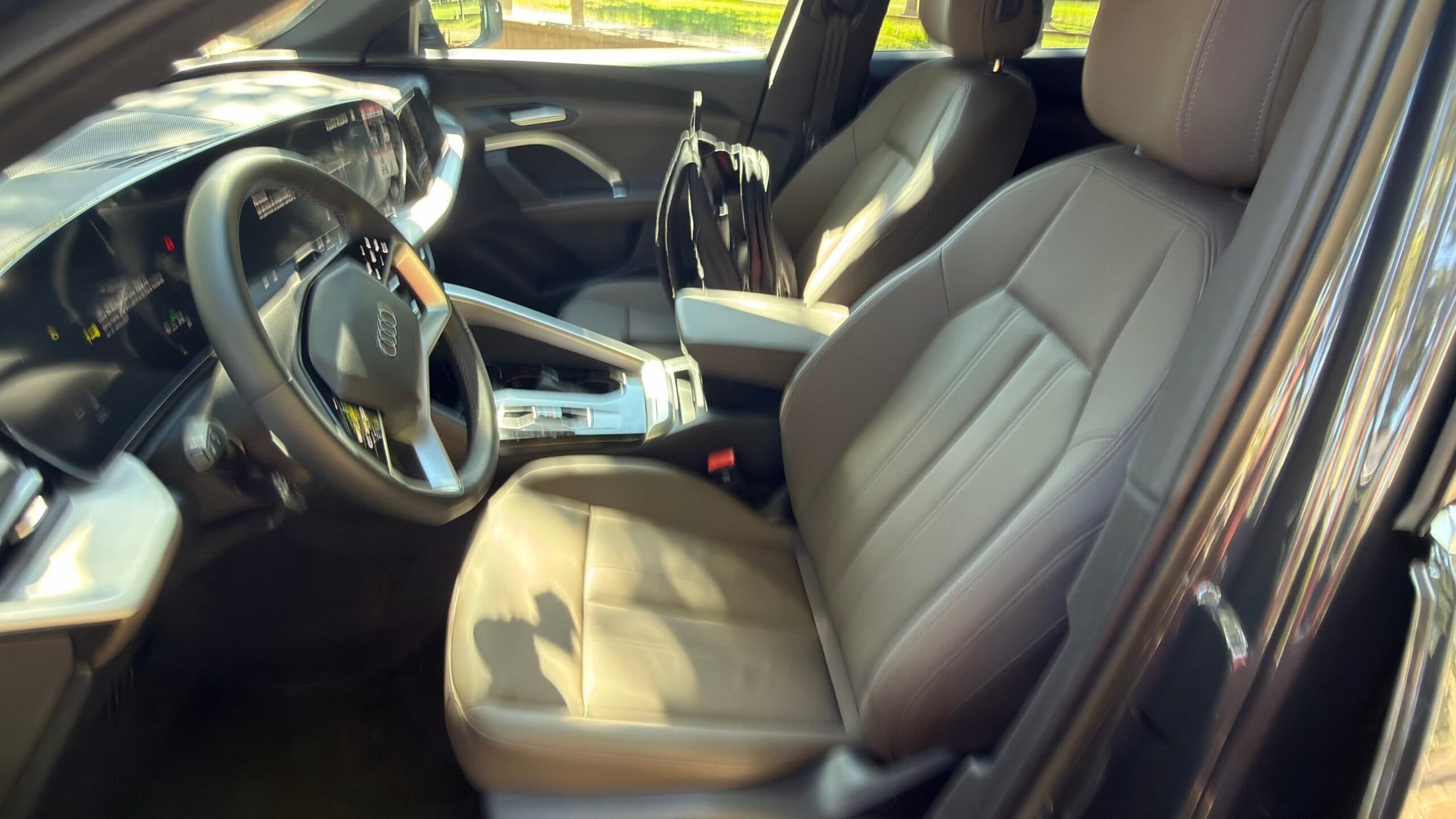 Asientos delanteros de cuero del Audi Q5 2026 con ajuste eléctrico