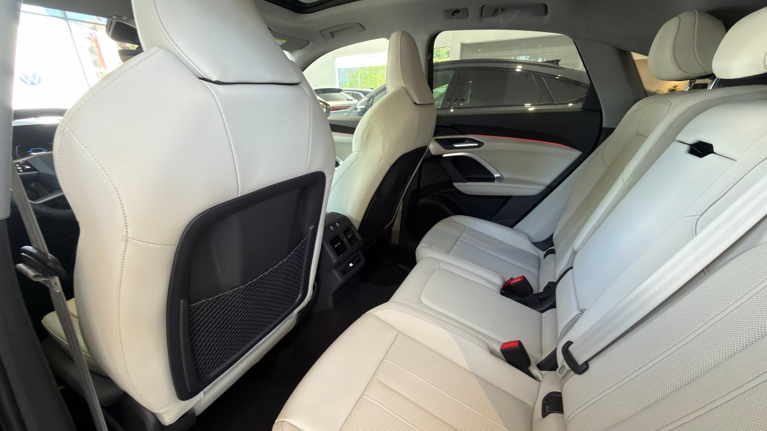 Plazas traseras del Audi Q5 2026 con amplio espacio para piernas y cabeza