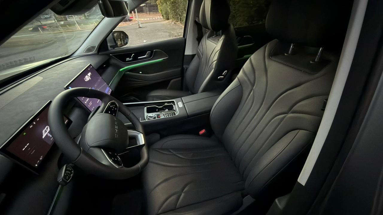 Asientos delanteros con ajuste eléctrico del Chery Tiggo 9 PHEV