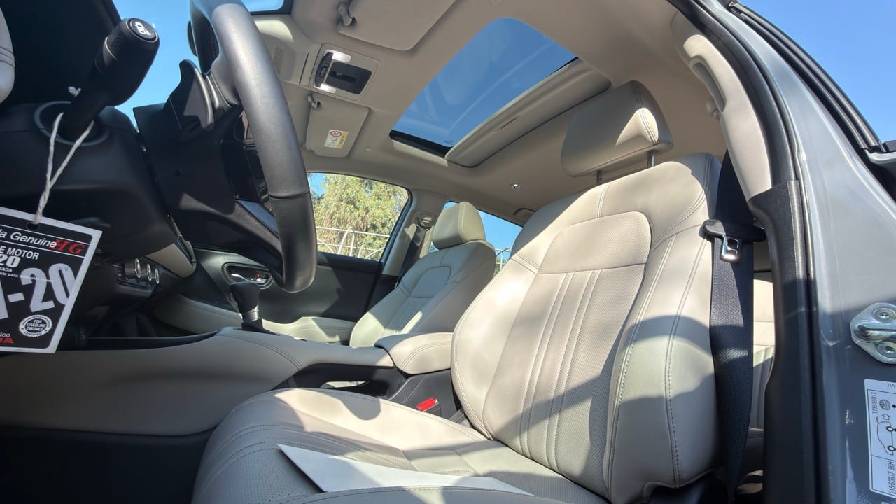 Honda ZR-V asientos y techo solar