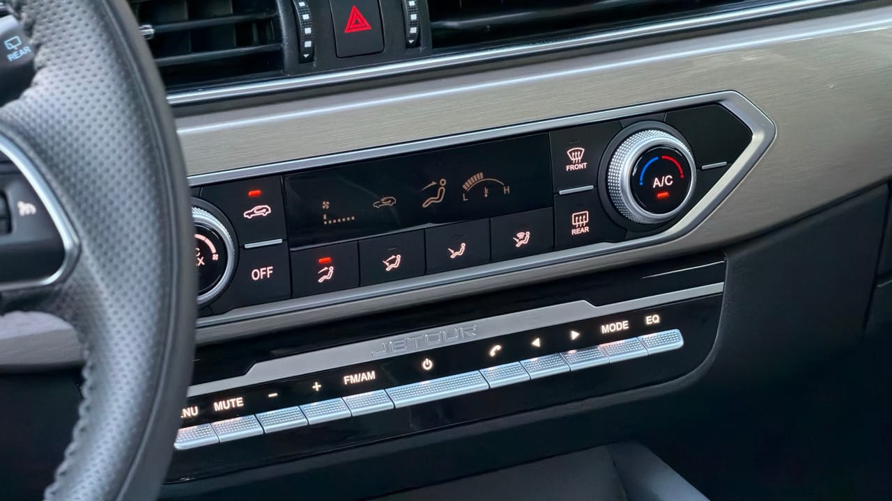 Climatizador Jetour X70 inspirado en Audi