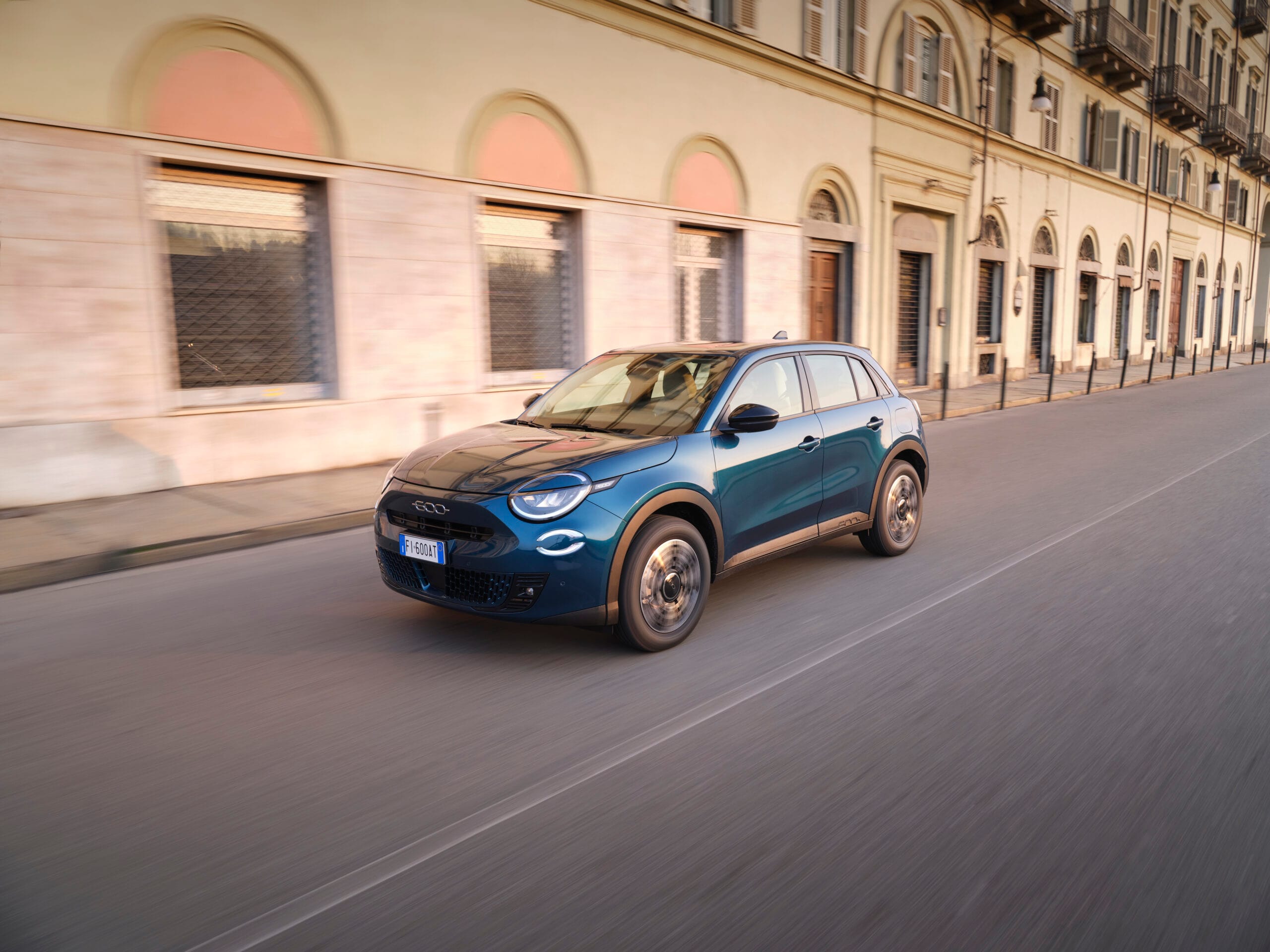 FIAT 600 Street 2025 - Vista final del modelo completo con motor Turbo 100 HP