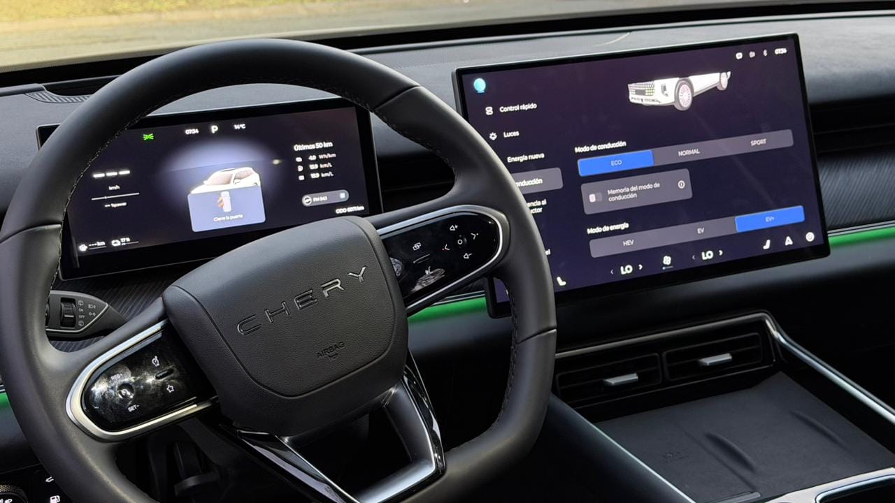 Puesto de conducción del Chery Tiggo 9 PHEV