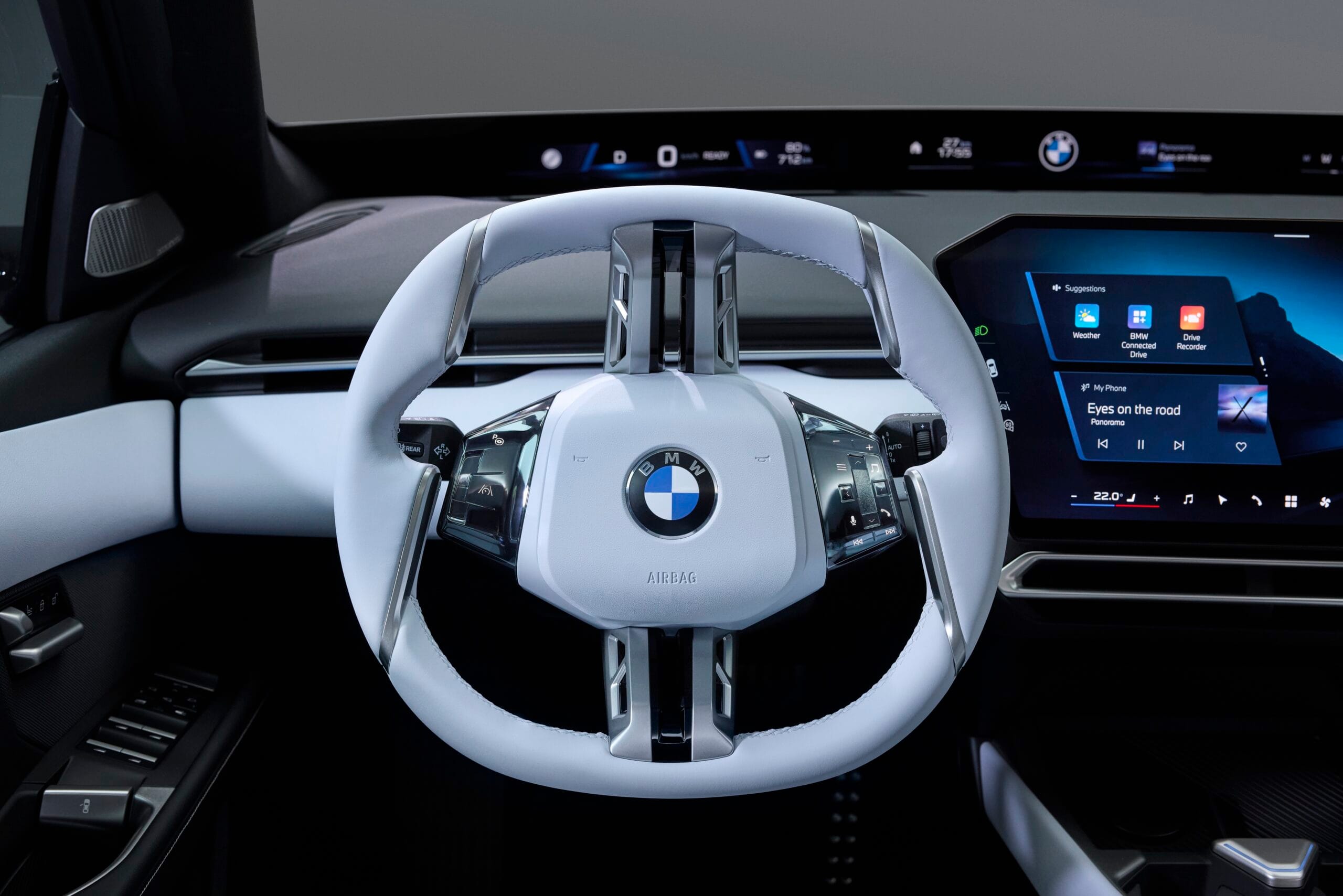 El nuevo BMW i3: el primer Serie 3 eléctrico llega con 900 km de autonomía y carga de 400 kW Volante BMW i3 2026 con controles Shy Tech