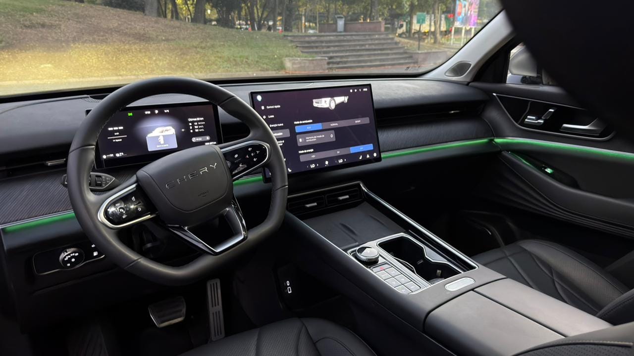 Interior zona delantera del Chery Tiggo 9 PHEV