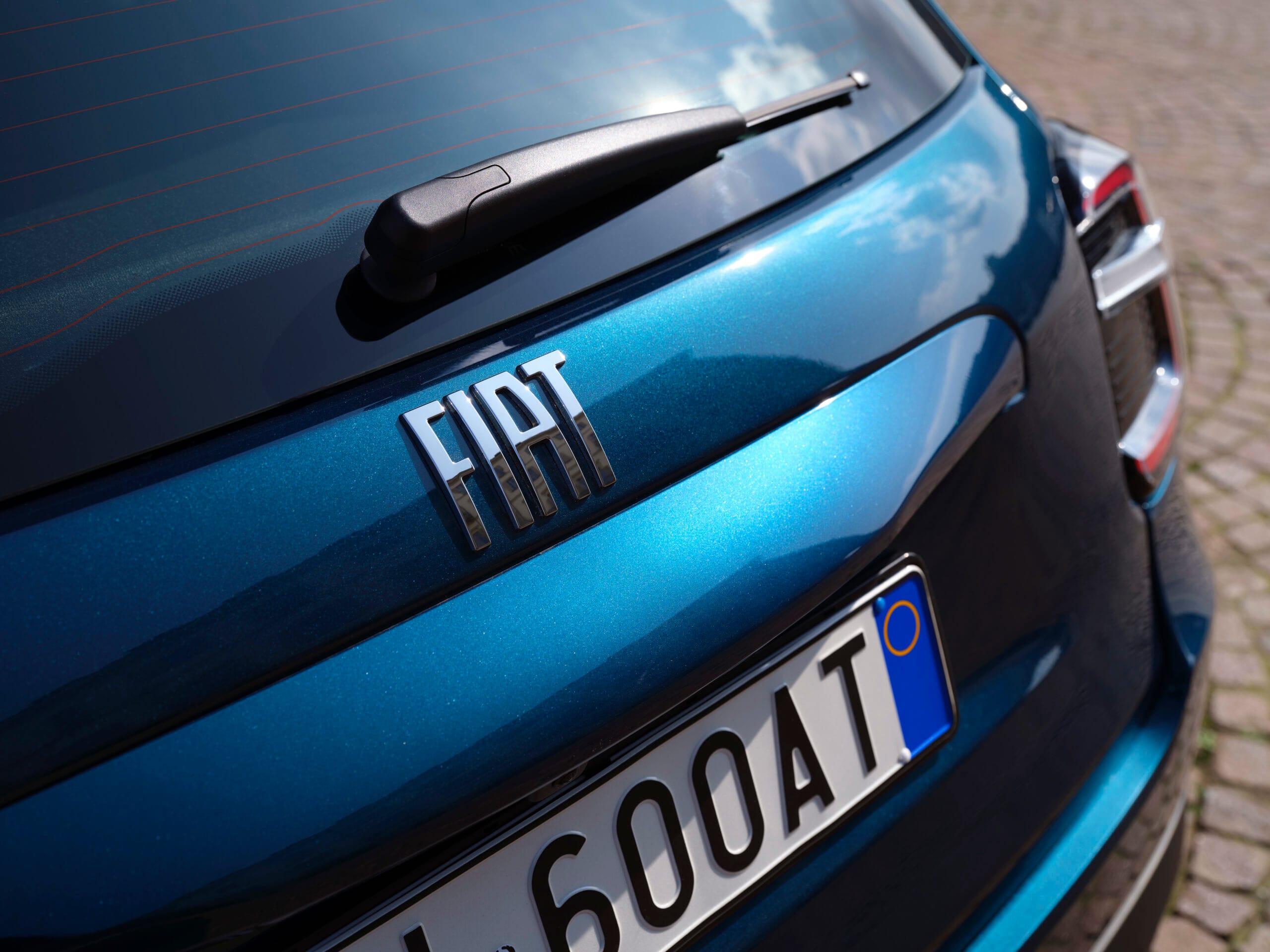 Detalle trasero FIAT 600 Street - Ópticas LED y badge Street