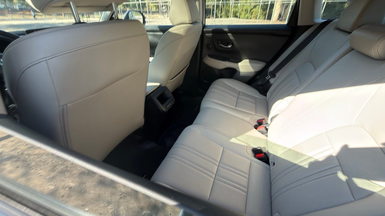 Honda ZR-V zona trasera interior pasajeros