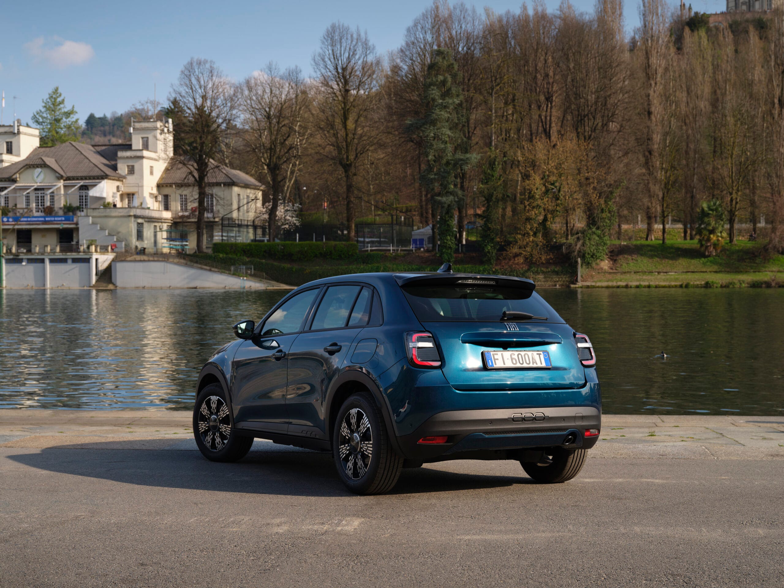 Vista trasera alternativa FIAT 600 Street - Perspectiva dinámica