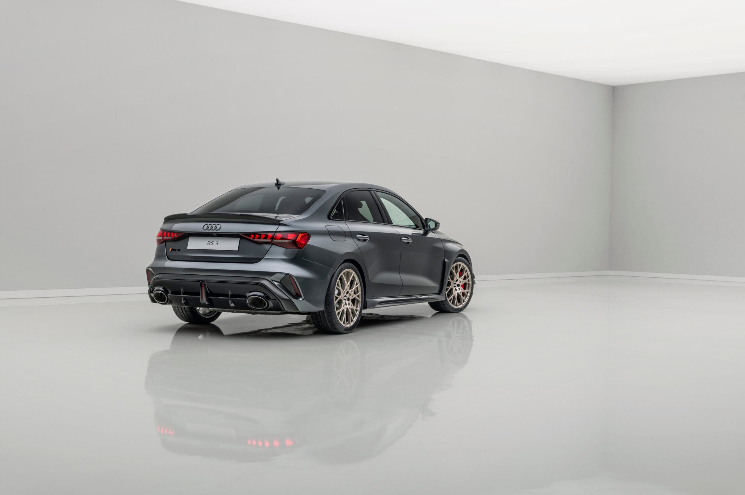 Zona trasera Audi RS3 Competition Limited Sedan con difusor y escapes