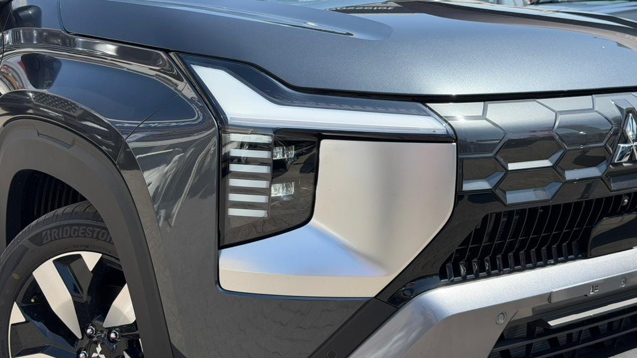 Luces principales LED Mitsubishi Destinator 2025