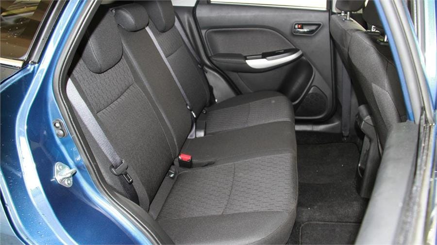 Suzuki Baleno: ¿Por qué es el auto de pasajeros más vendido de Chile? Plaza trasera del Suzuki Baleno