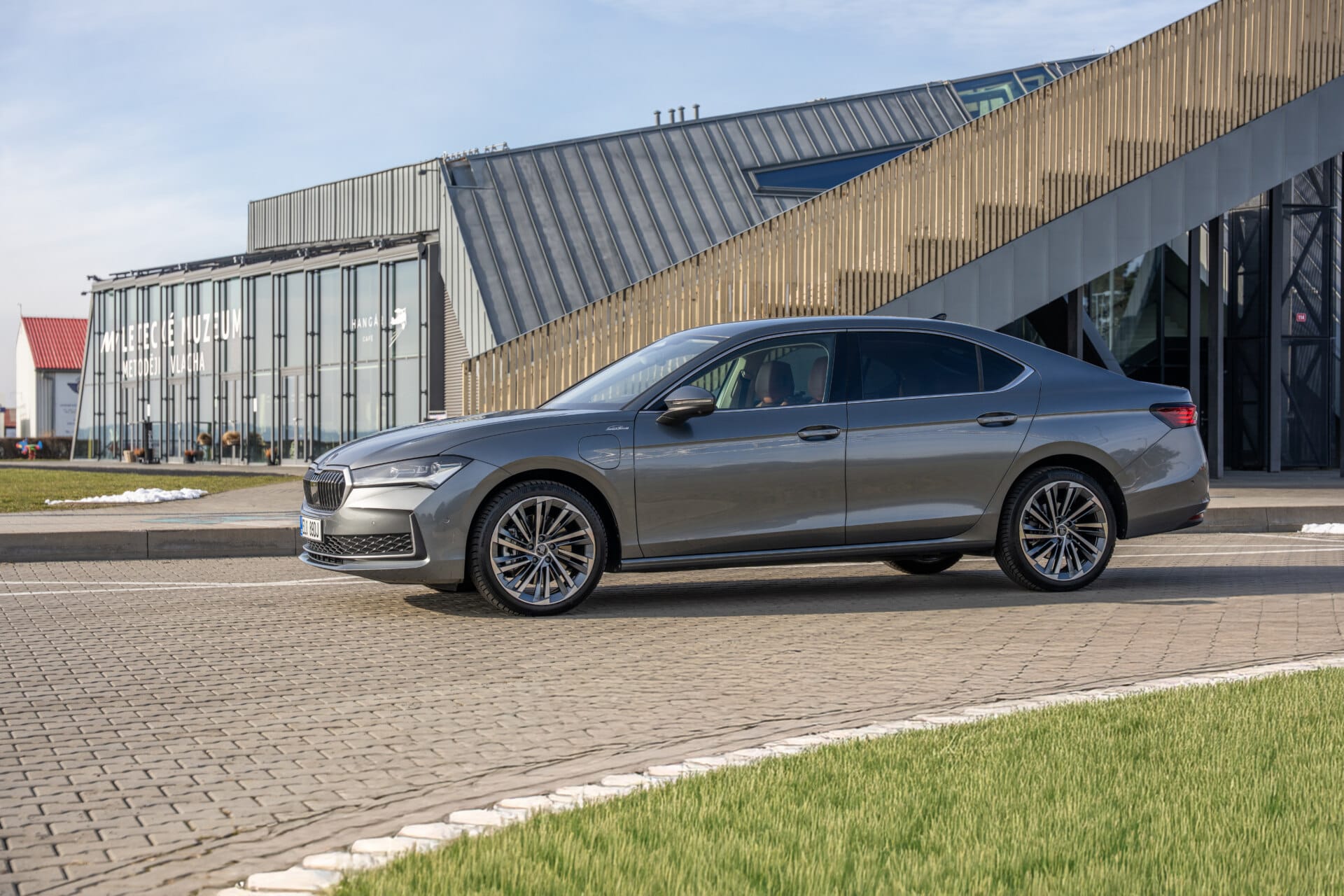 Škoda Superb iV 200 kW – detalle trasero y luces