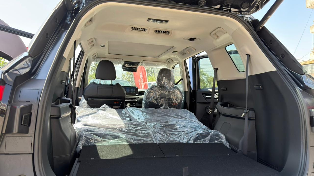 Todos los asientos abatidos Mitsubishi Destinator