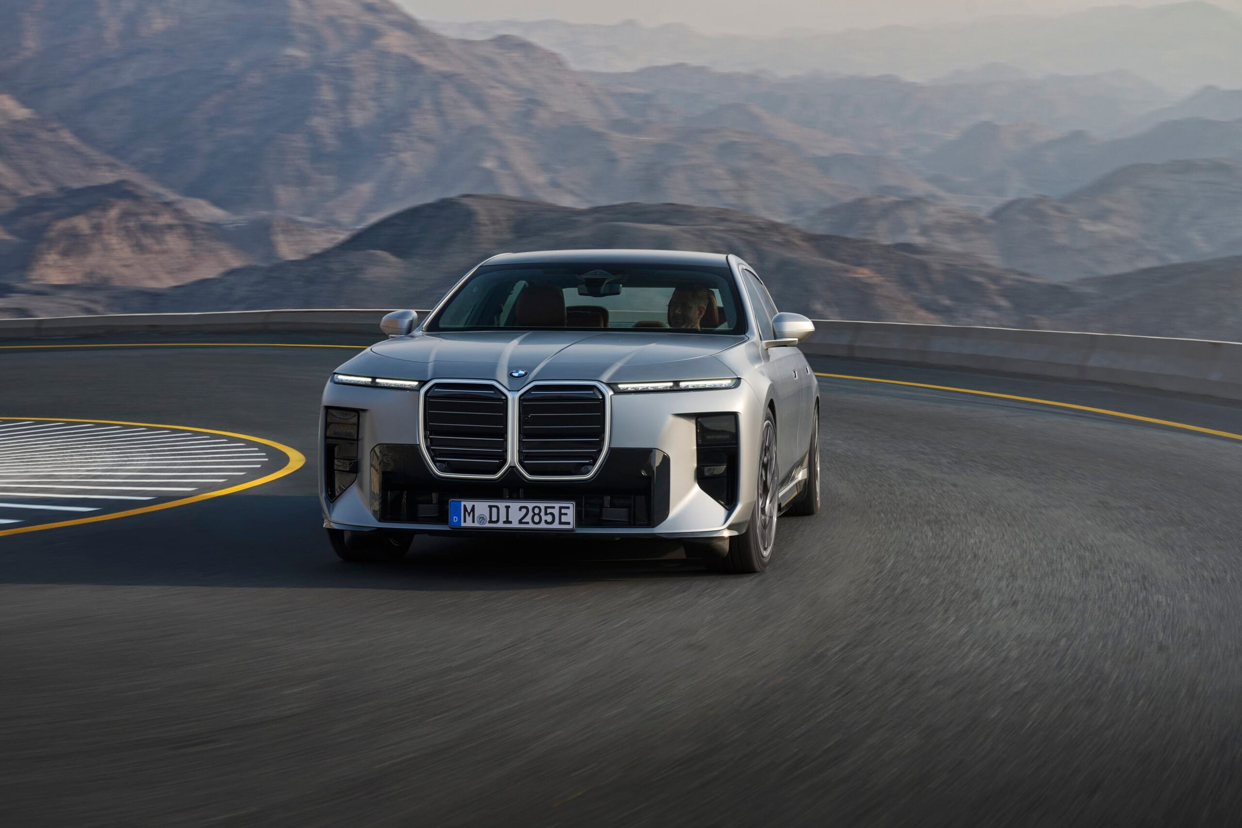 BMW Serie 7 2026 - Frontal Alternativo