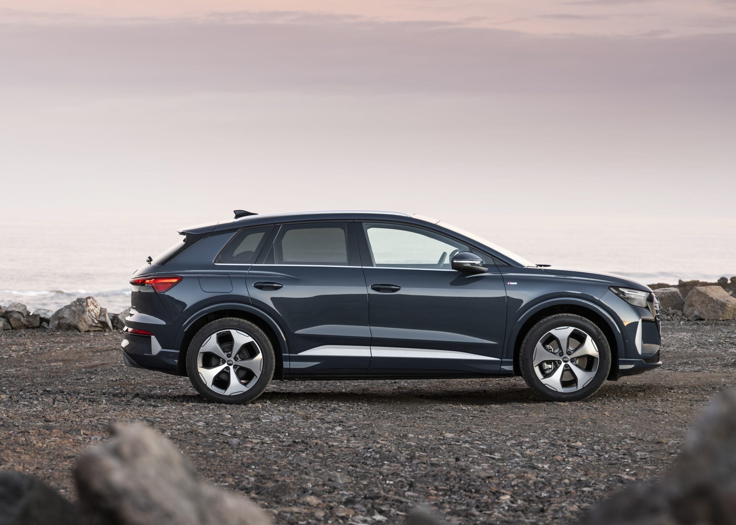 Perfil lateral Audi Q4 e-tron 2026 facelift