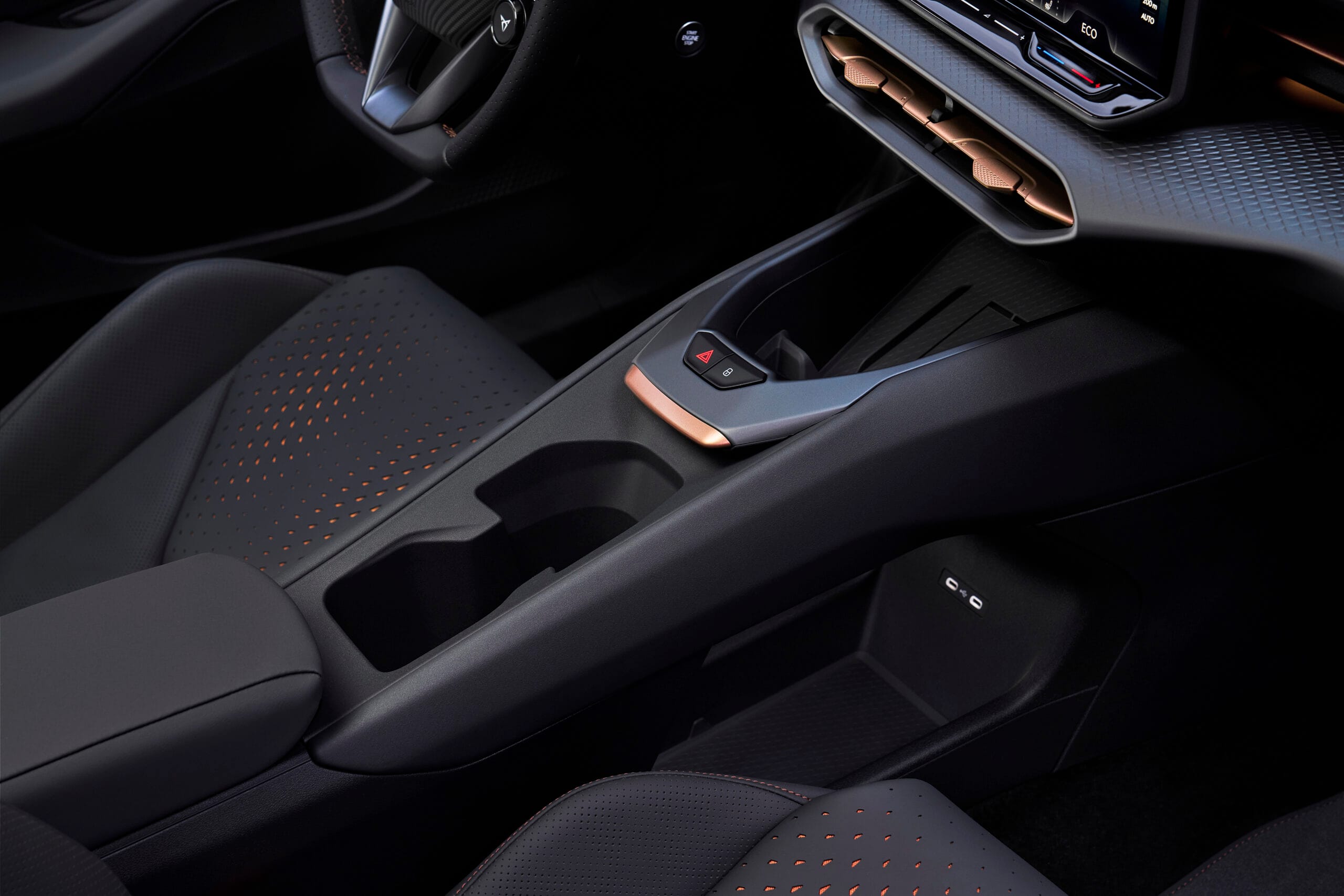 Consola central CUPRA Raval