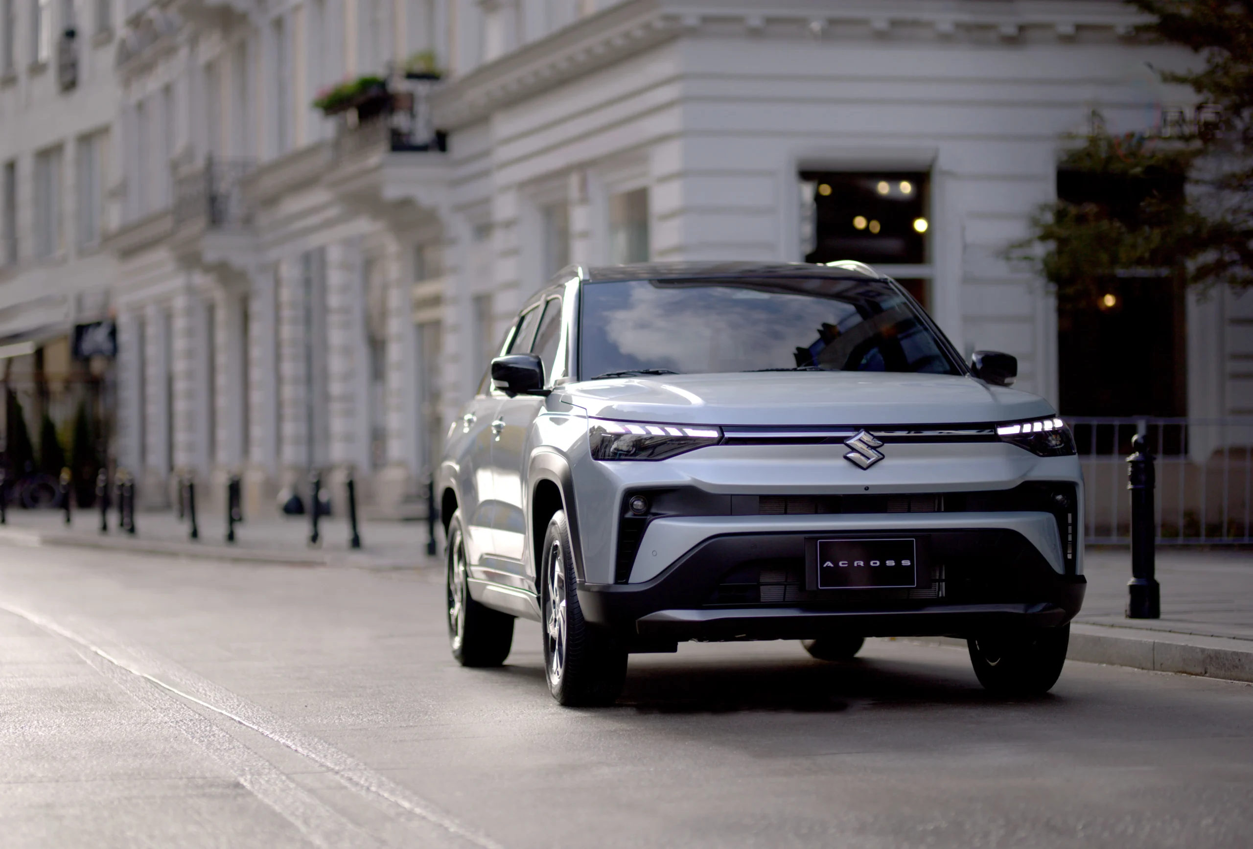 Suzuki Across - Vista frontal exterior