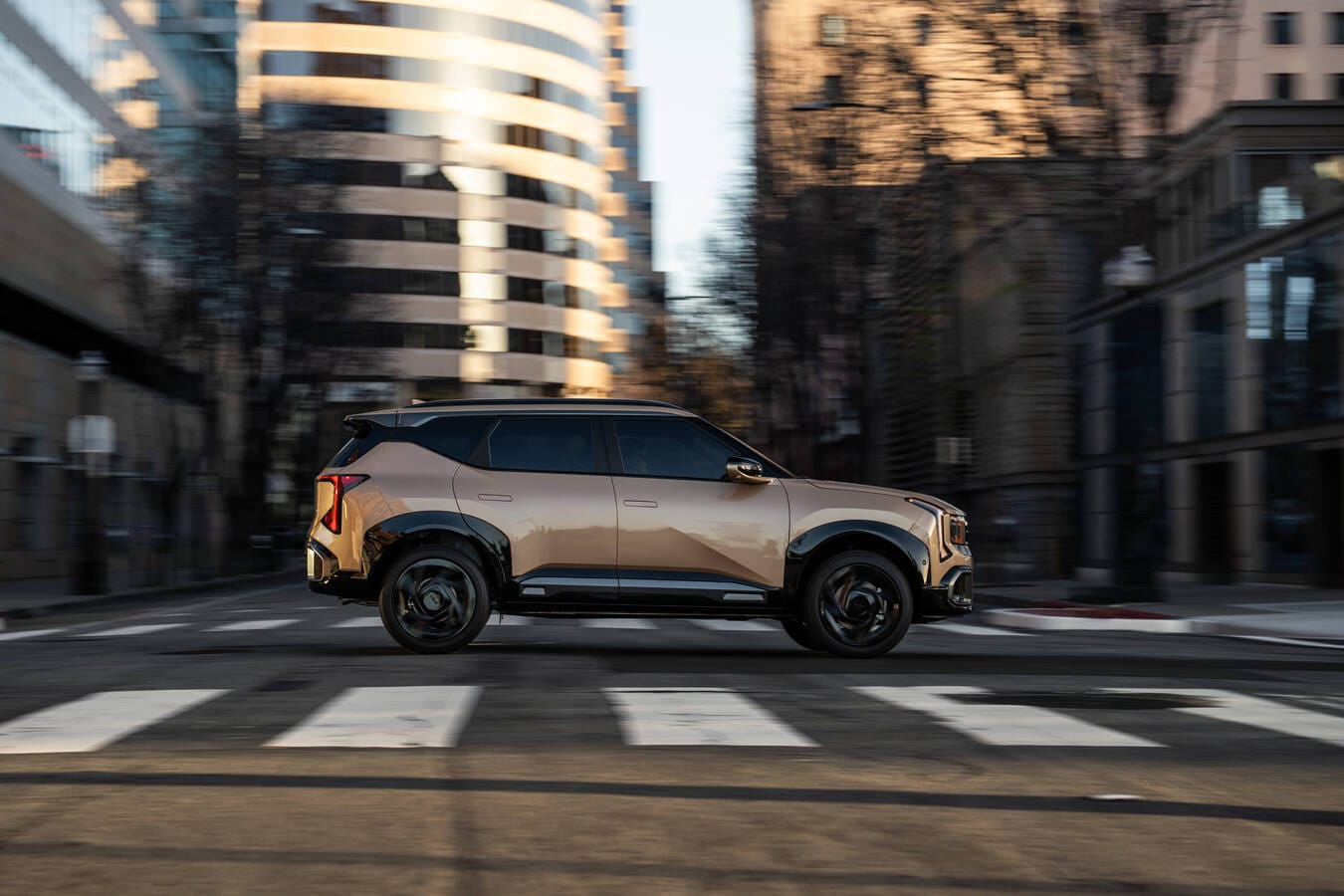 Título Kia Seltos 2027: más grande, más tecnológico y con sistema híbrido por primera vez Kia Seltos 2027 perfil lateral