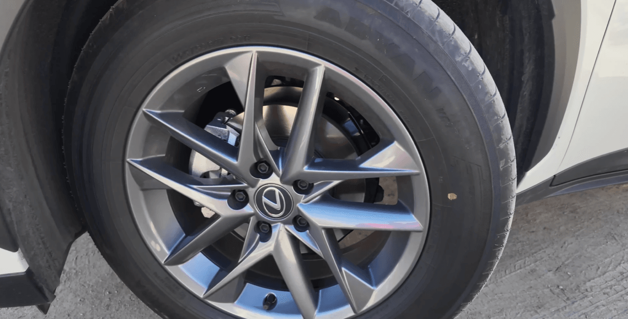 Lexus LBX 2026 - Llantas y perfil de neumático