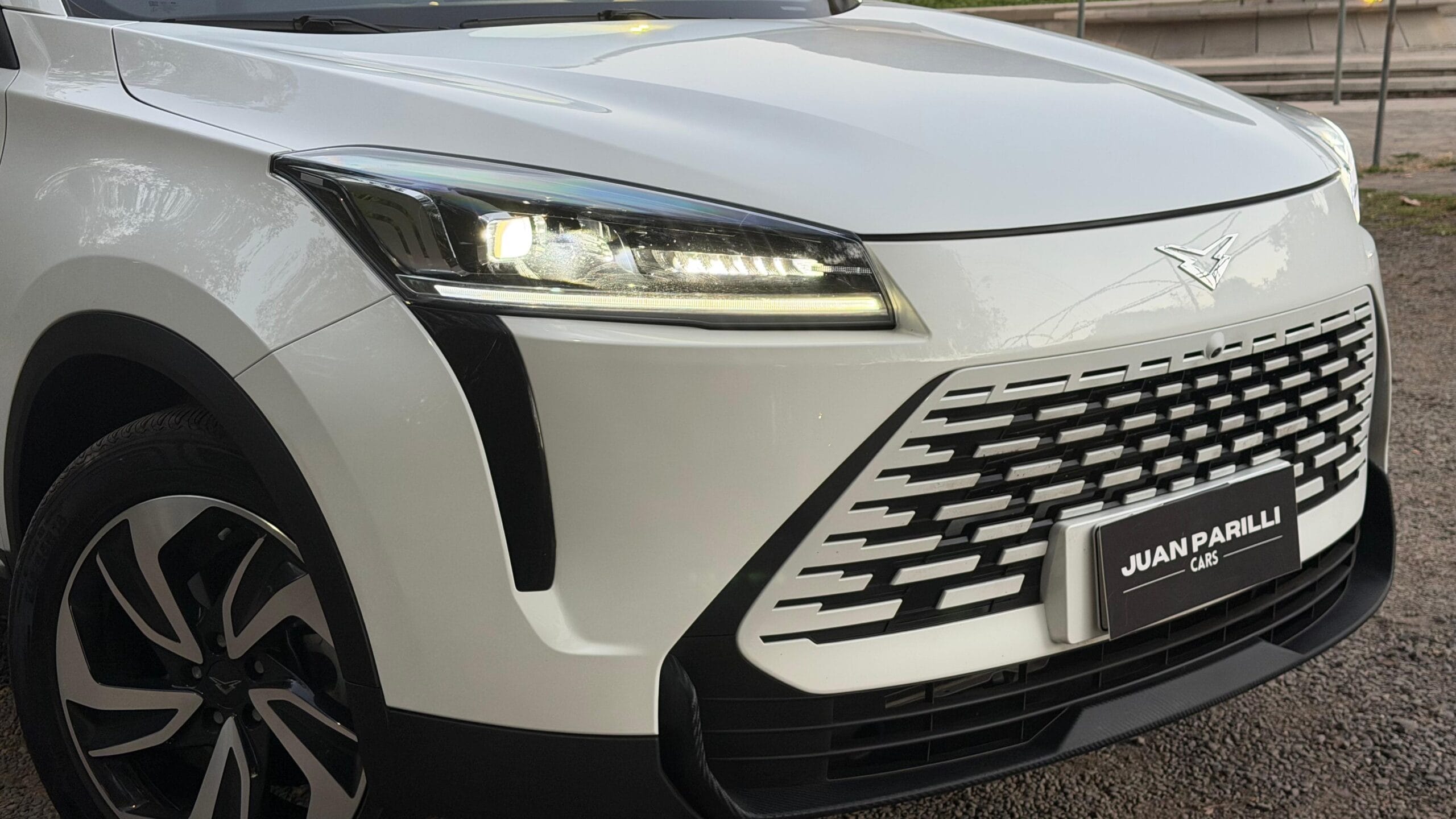 Parrilla frontal y luces Kaiyi KYX3 PRO