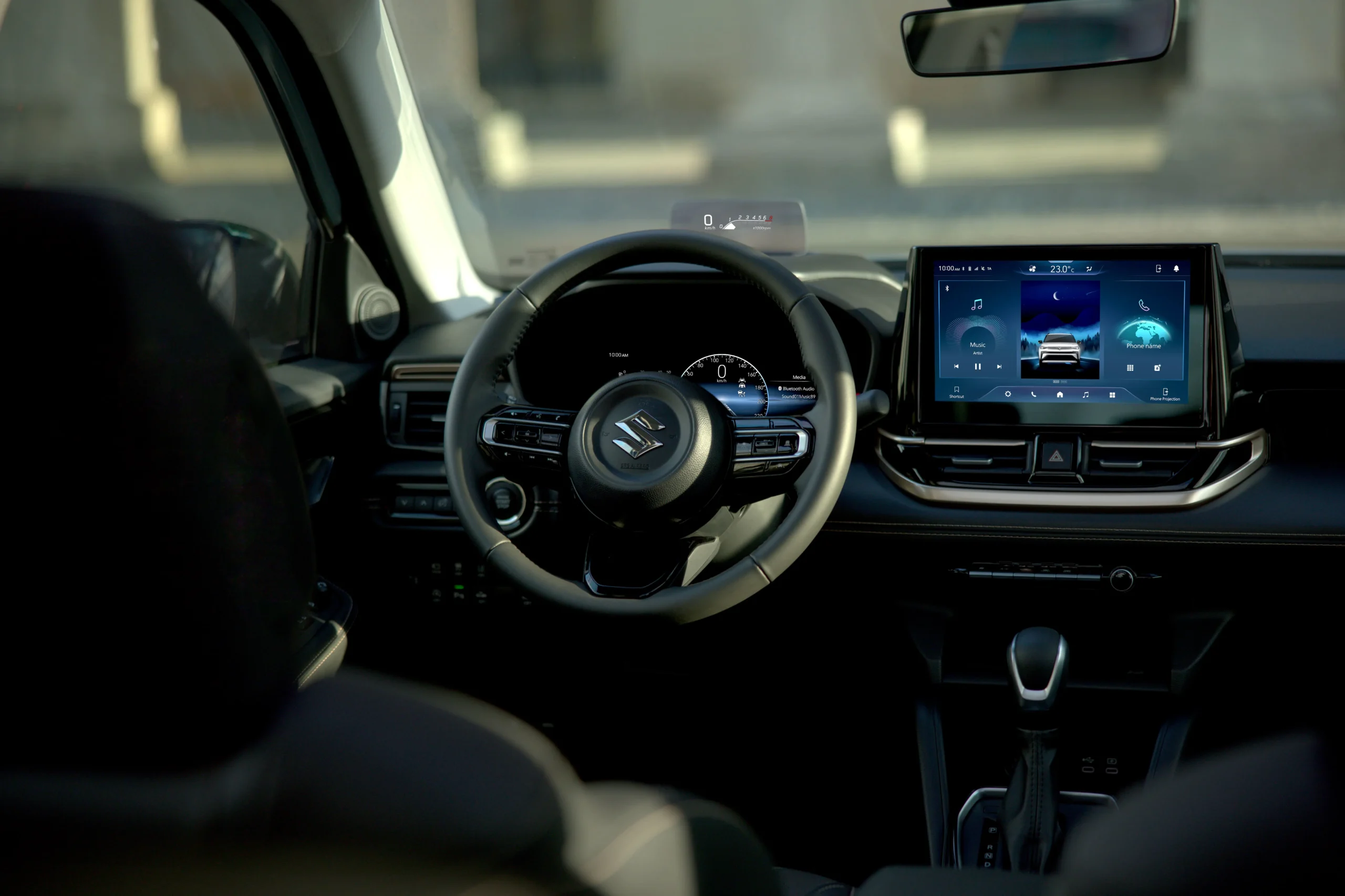 Suzuki Across - Zona de conducción interior