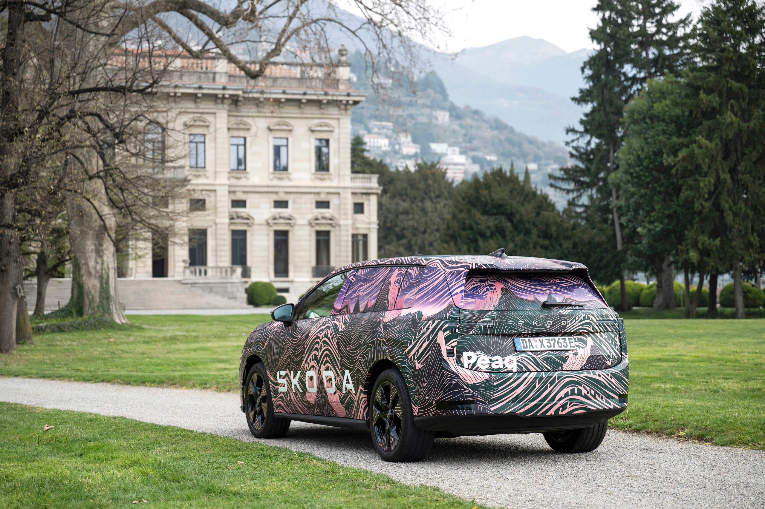 Škoda Peaq zona trasera con camuflaje — diseño Modern Solid del nuevo flagship eléctrico