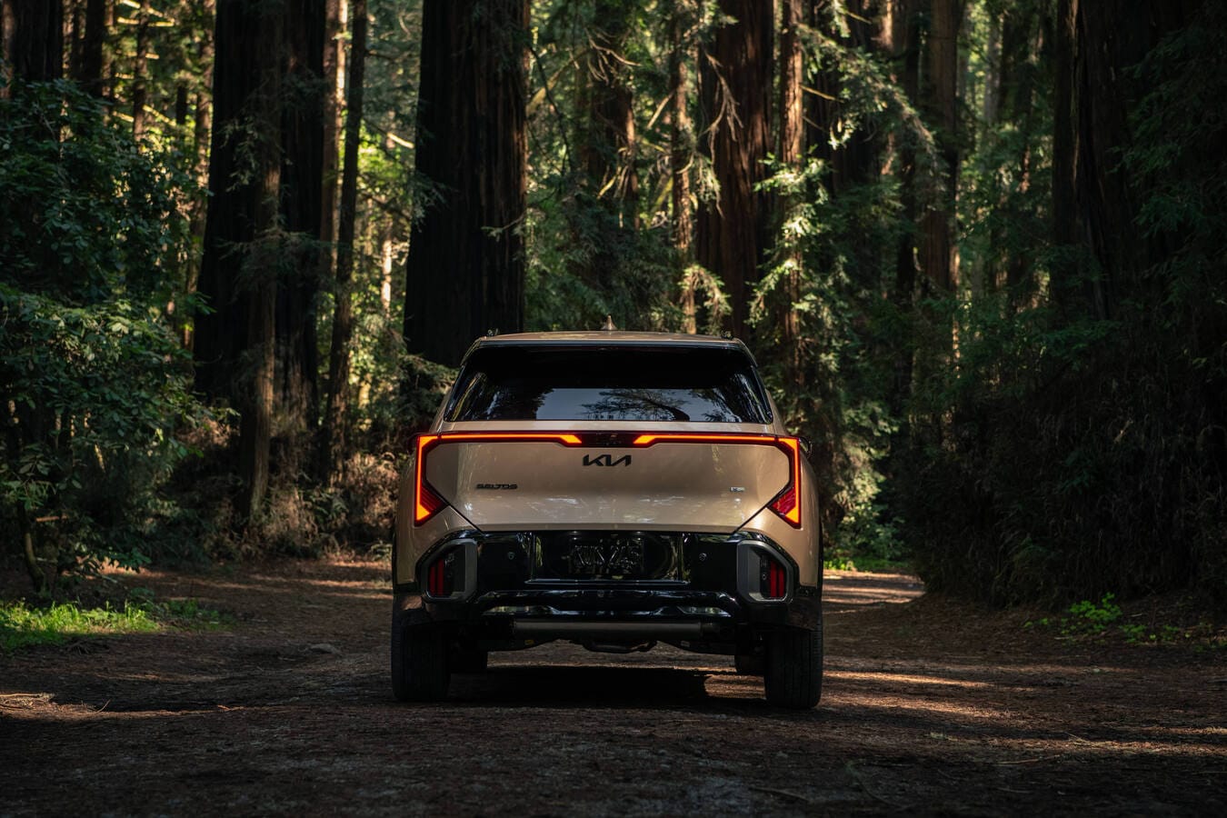 Título Kia Seltos 2027: más grande, más tecnológico y con sistema híbrido por primera vez Kia Seltos 2027 zona trasera exterior