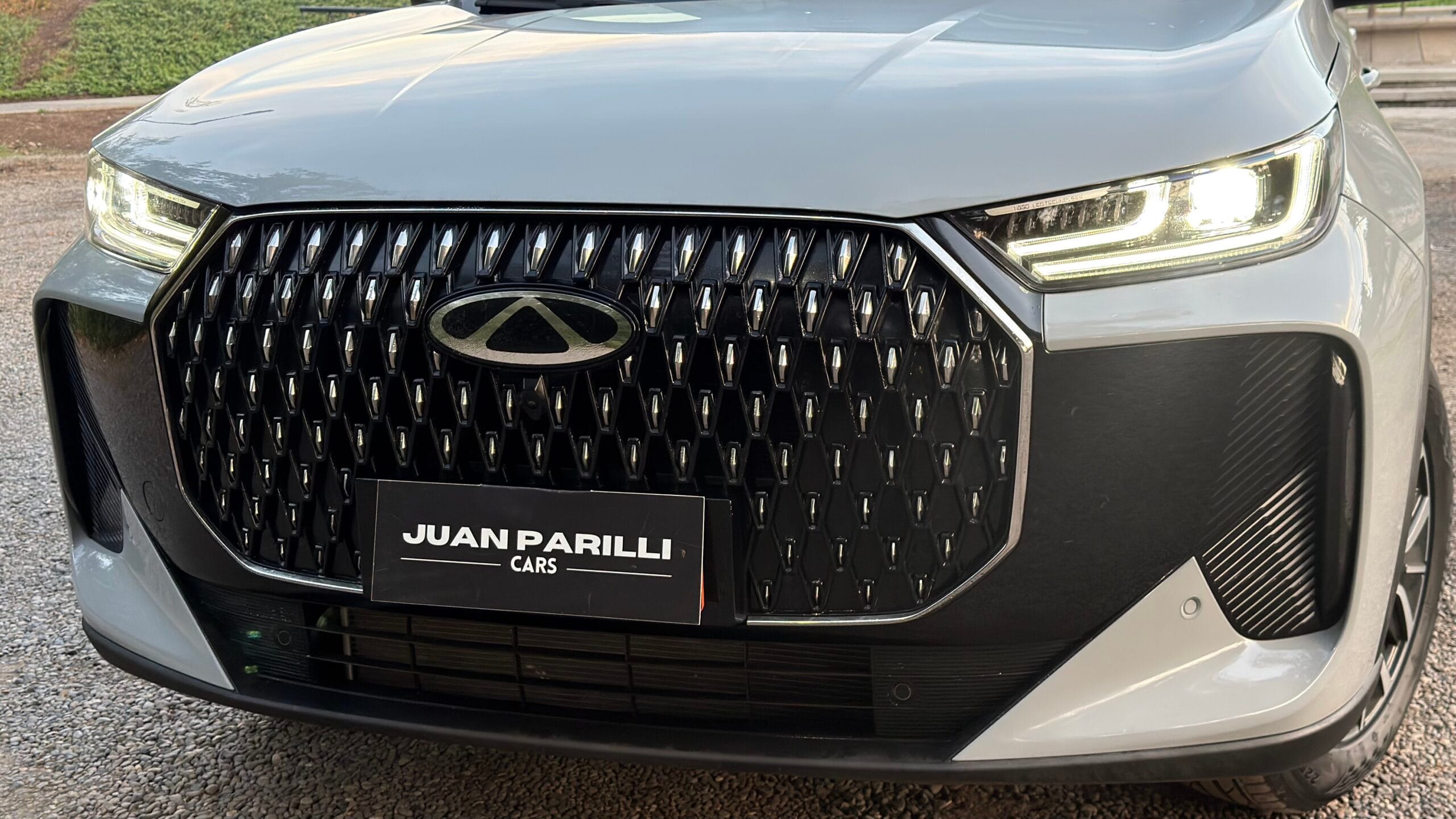 Zona frontal Chery Tiggo 7 PHEV - ópticas LED