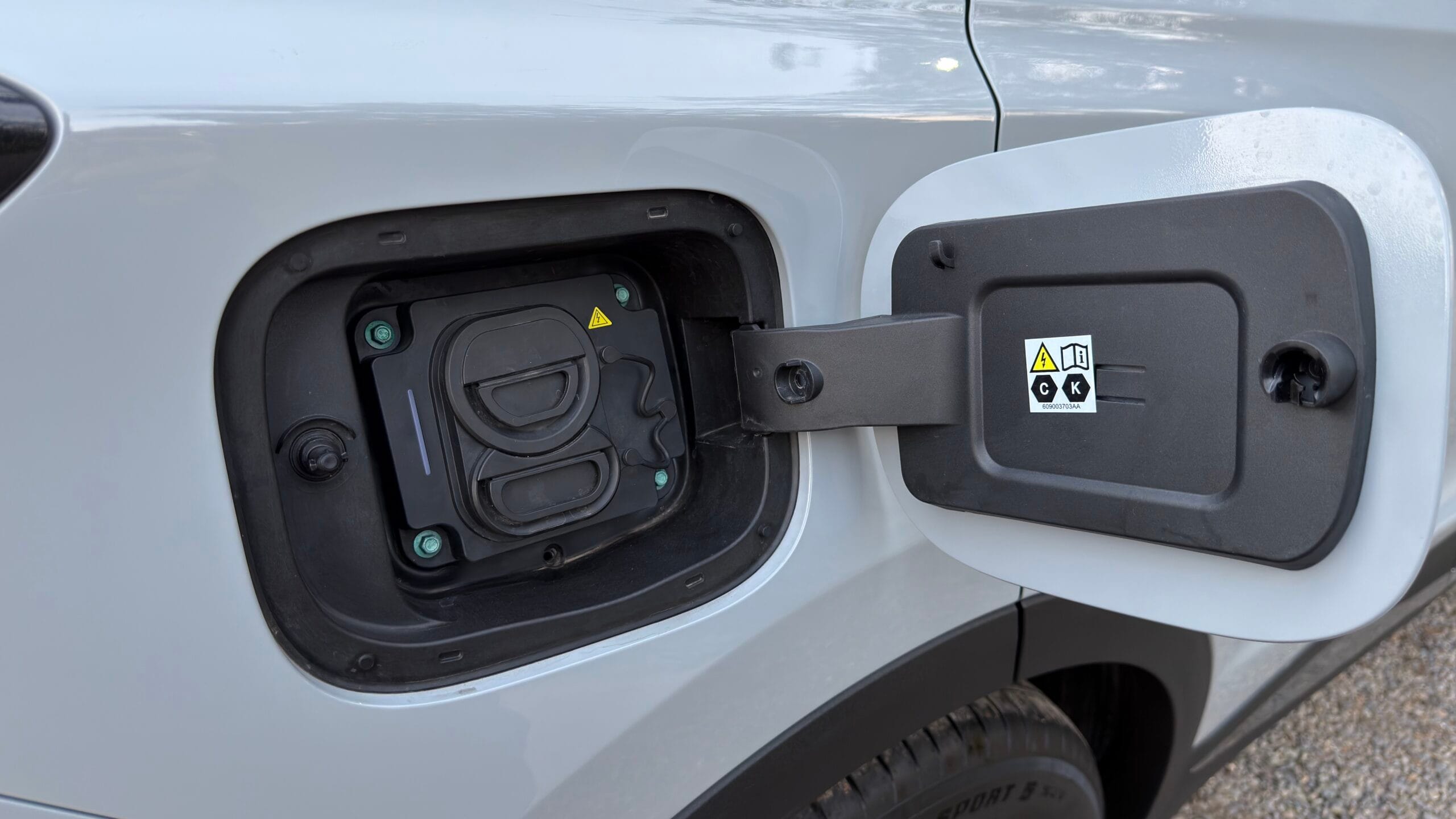 Puerto de carga Chery Tiggo 7 PHEV
