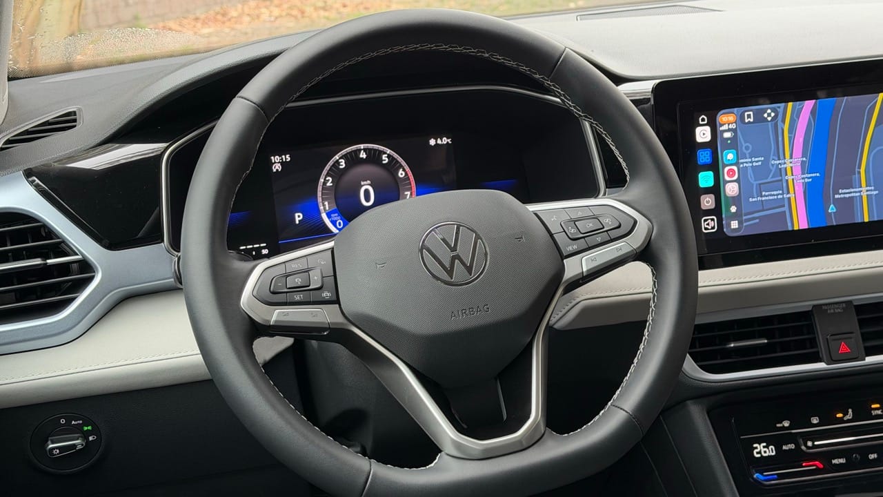 Volante y cuadro de instrumentos digital Volkswagen Taos 2026