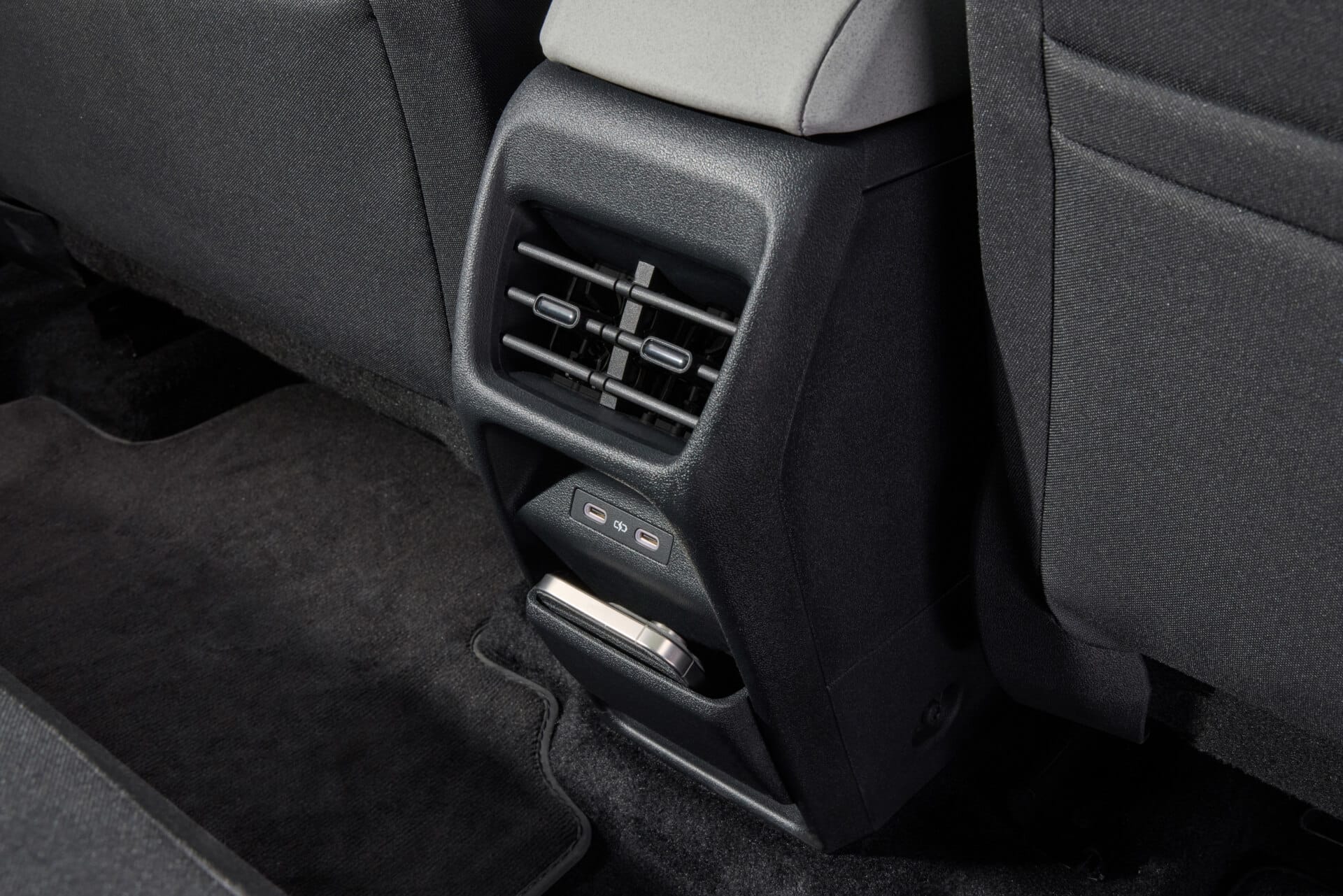 Skoda Epiq, el nuevo SUV electrico de entrada de la marca checa. Škoda Epiq 2026 – consola central trasera