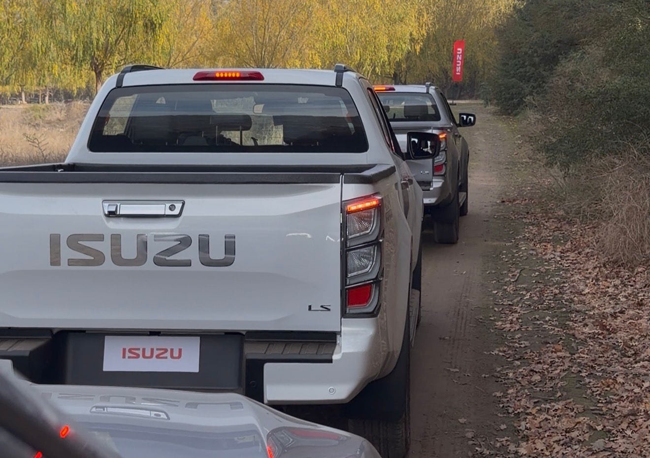 Zona trasera exterior de la Isuzu RZ4F-STD 2026 presentada en Chile