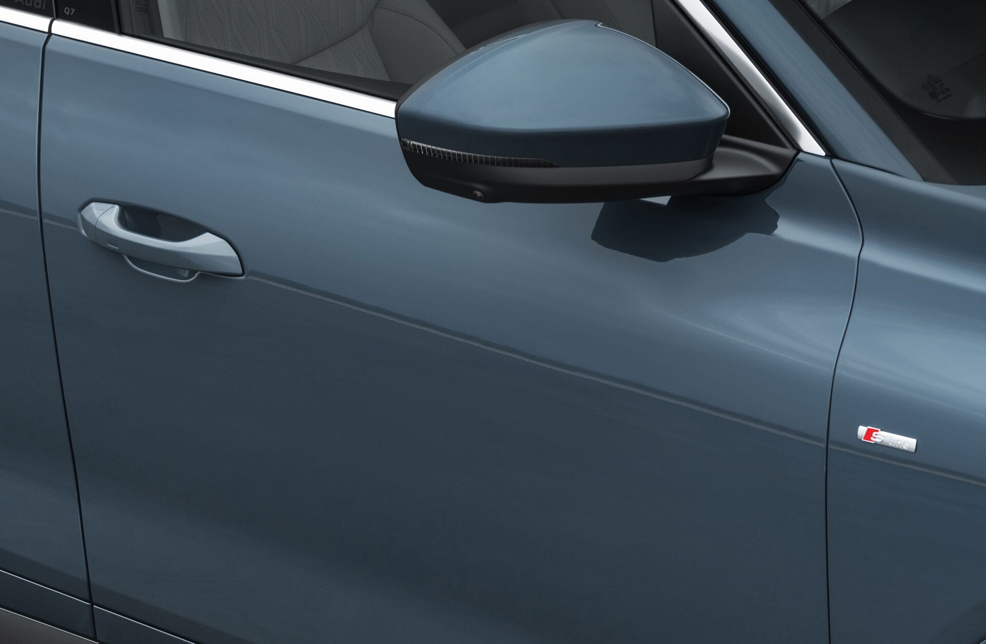 Detalle oficial de la manilla del nuevo Audi Q7 2026