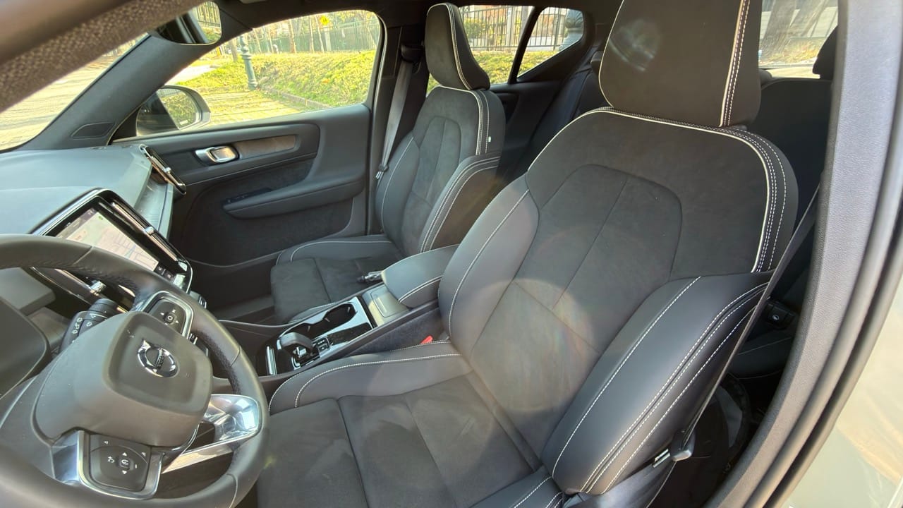 Volvo EX40 - Reseña Completa Asientos microfibra Volvo EX40