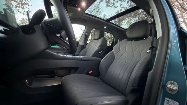 Chery Tiggo 8 PHEV - Reseña Completa Asientos delanteros en ecocuero Chery Tiggo 8 Híbrido Enchufable