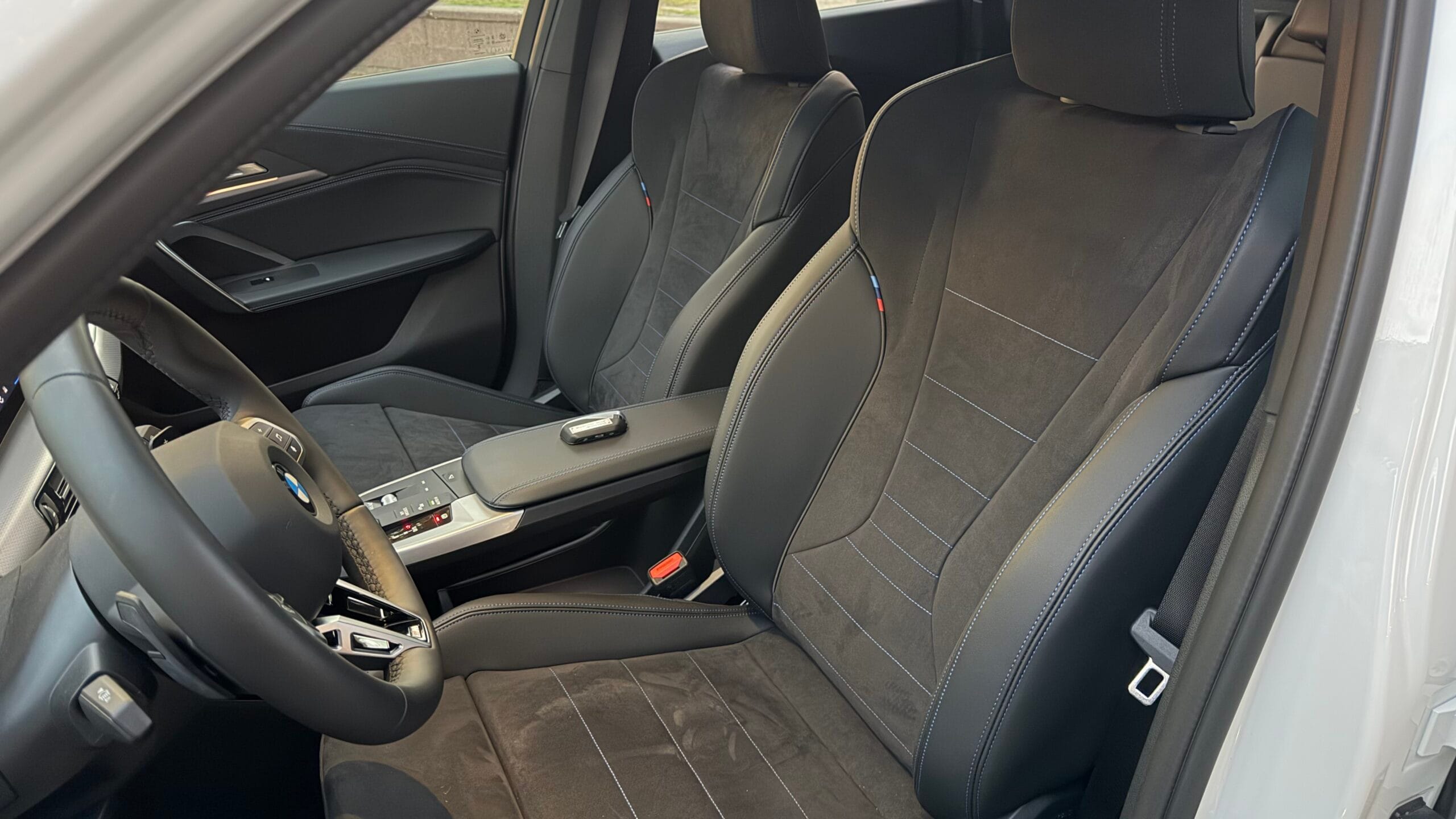 Asientos delanteros con Alcántara BMW X1 2026