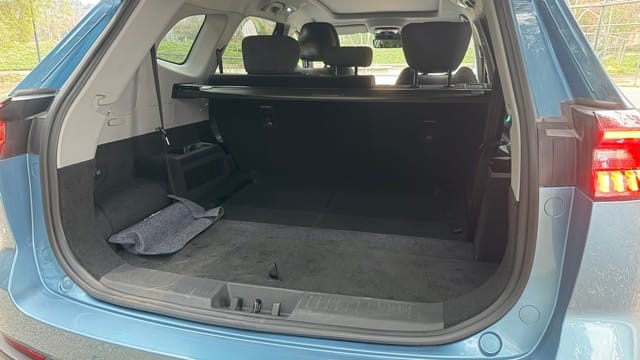 Chery Tiggo 8 PHEV - Reseña Completa Maletero Chery Tiggo 8 PHEV con segunda fila desplegada - 890 litros