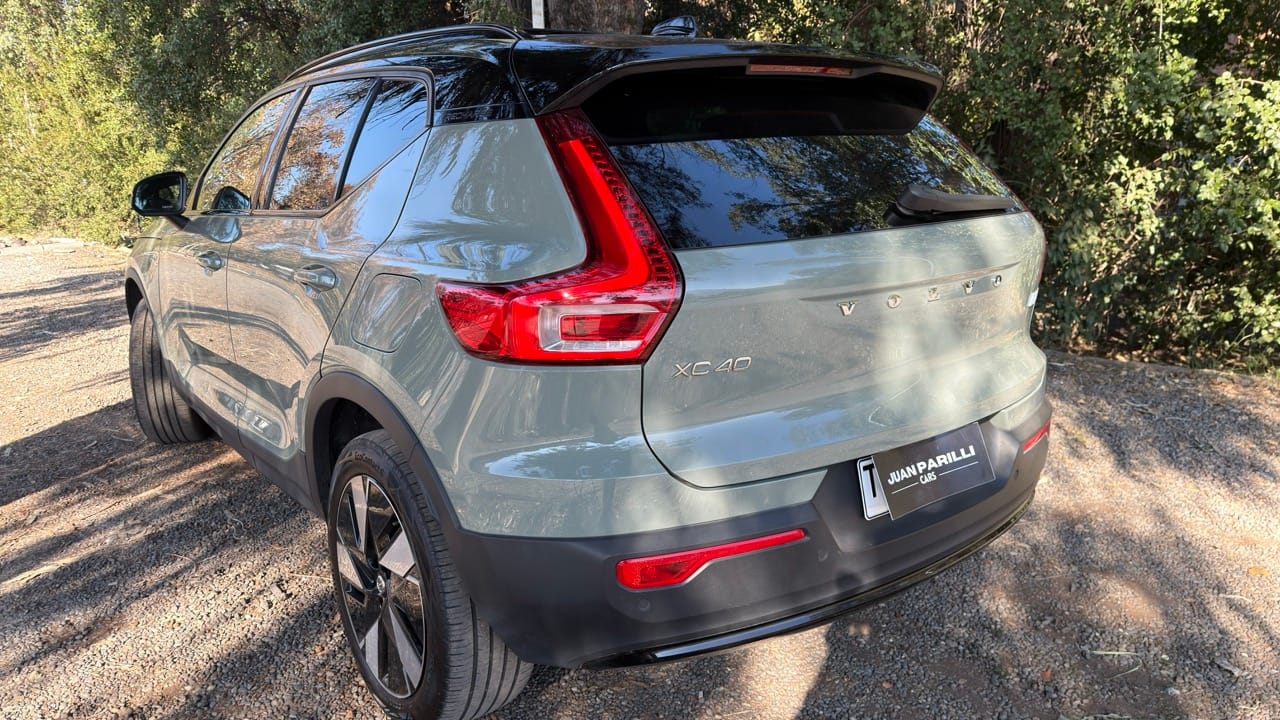 Volvo EX40 - Reseña Completa Volvo EX40 parte trasera exterior