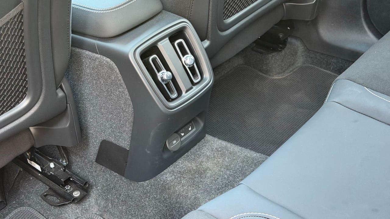 Volvo EX40 - Reseña Completa Salidas de aire traseras Volvo EX40 segunda fila