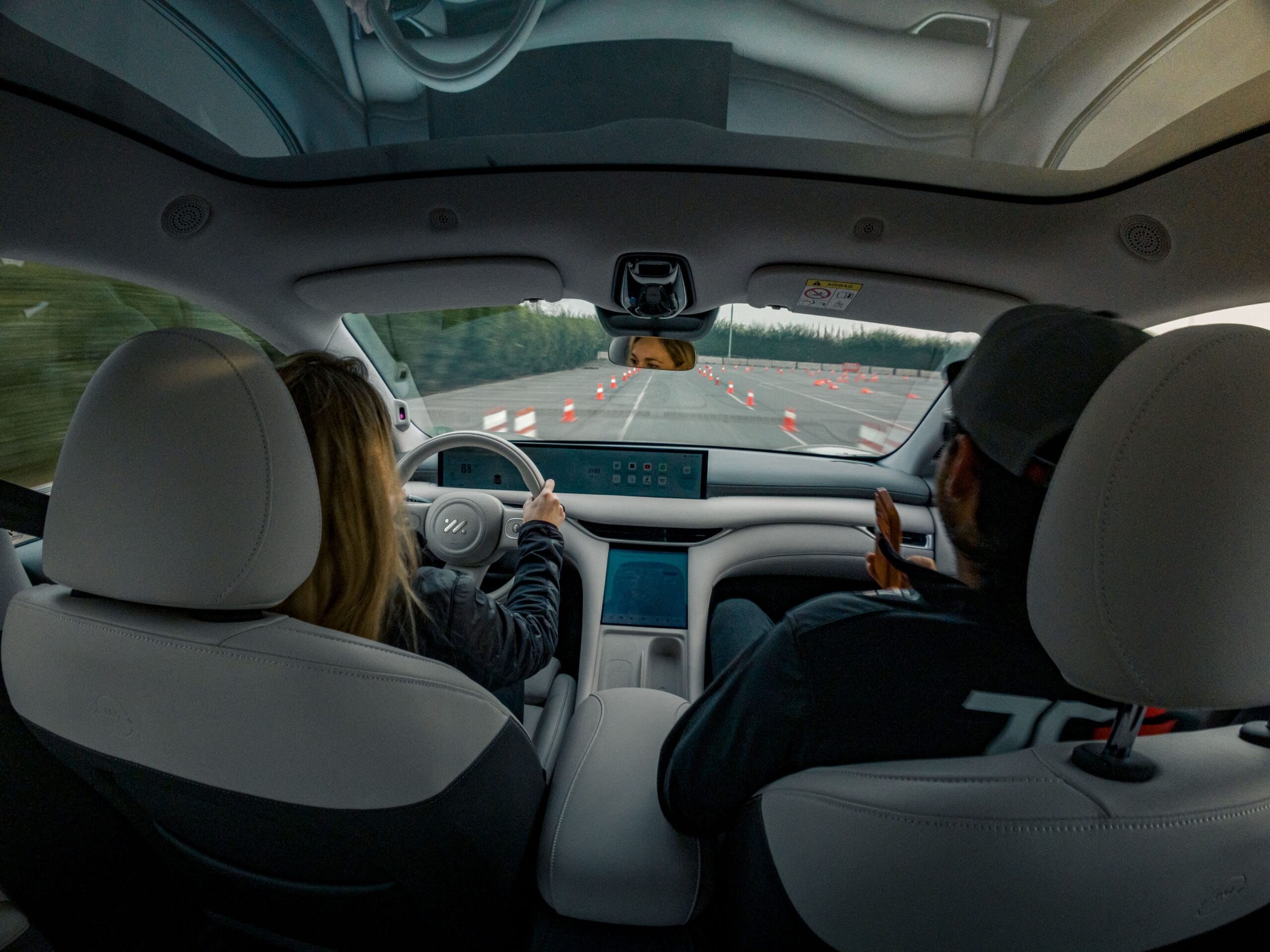 Interior IM6 prueba de manejo MG Motor Chile