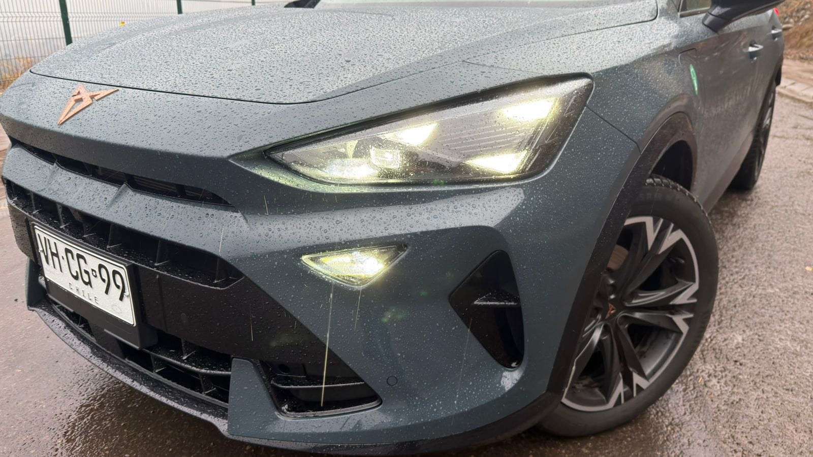 Cupra Formentor PHEV - Reseña Completa Ópticas delanteras LED CUPRA Formentor PHEV