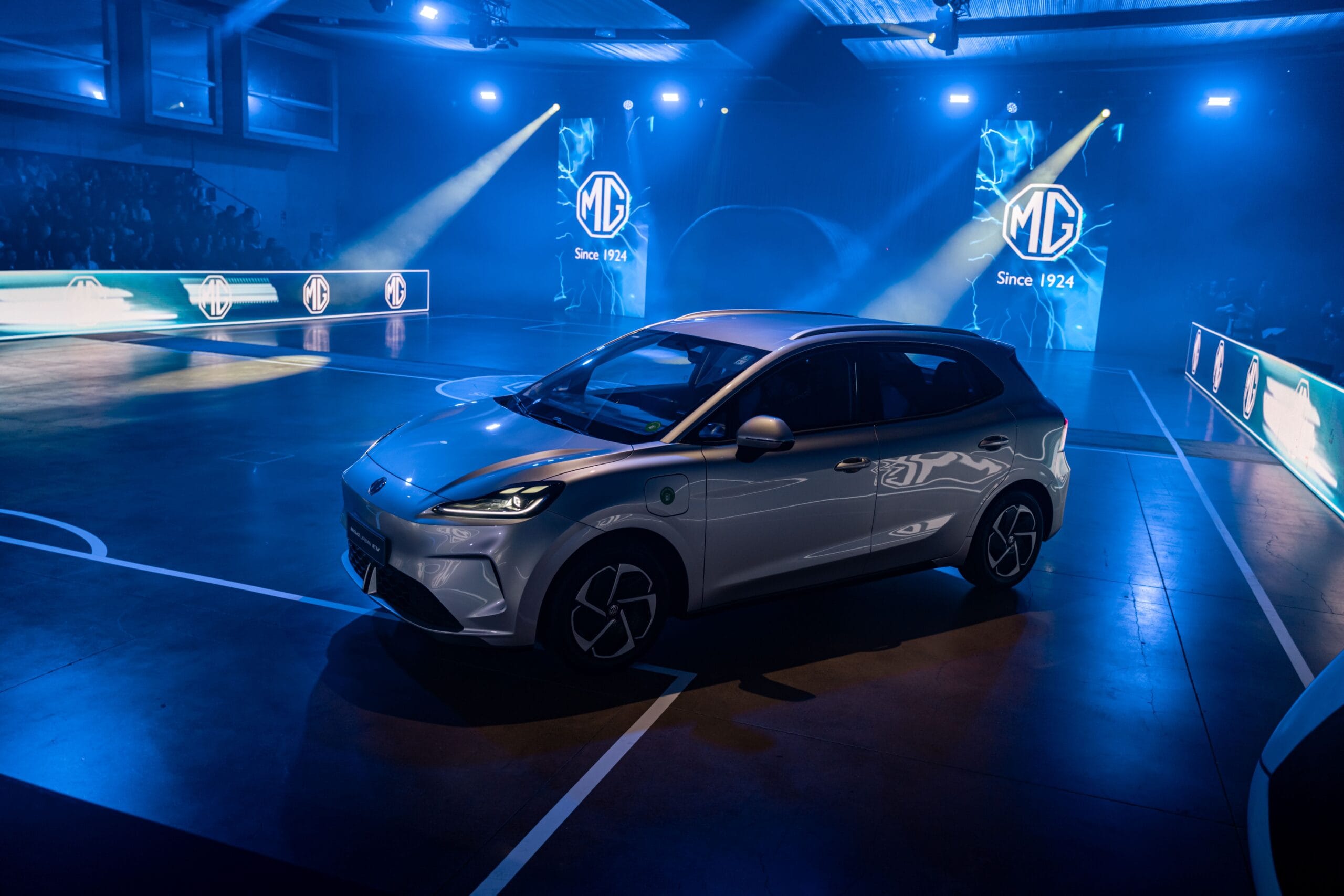 MG4 EV Urban otro ángulo exterior lateral frontal