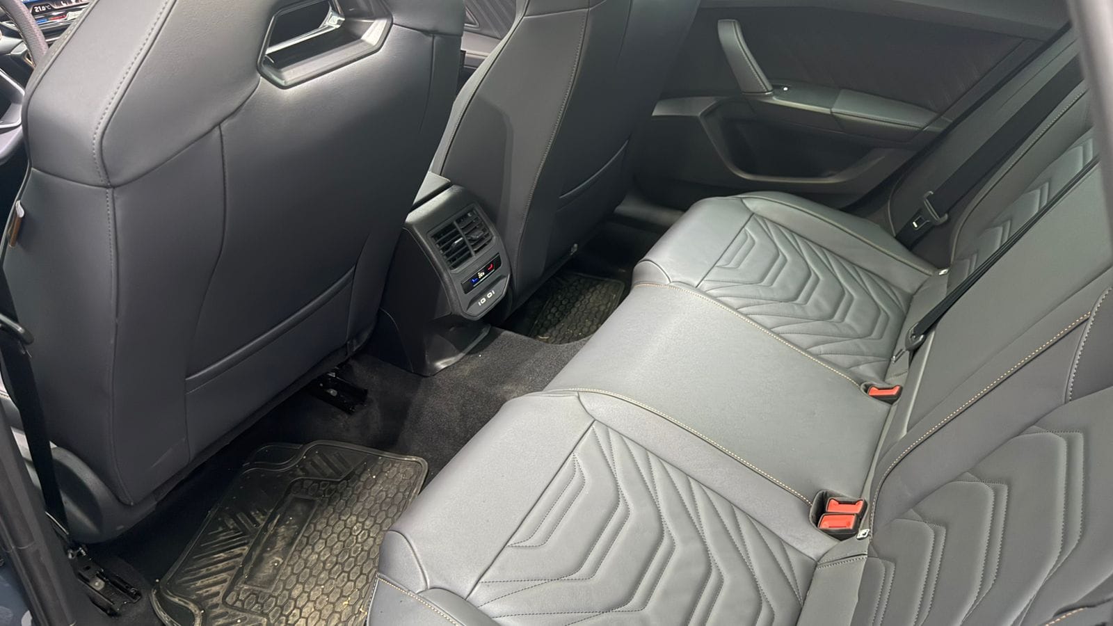 Cupra Formentor PHEV - Reseña Completa Plazas traseras CUPRA Formentor PHEV espacio interior