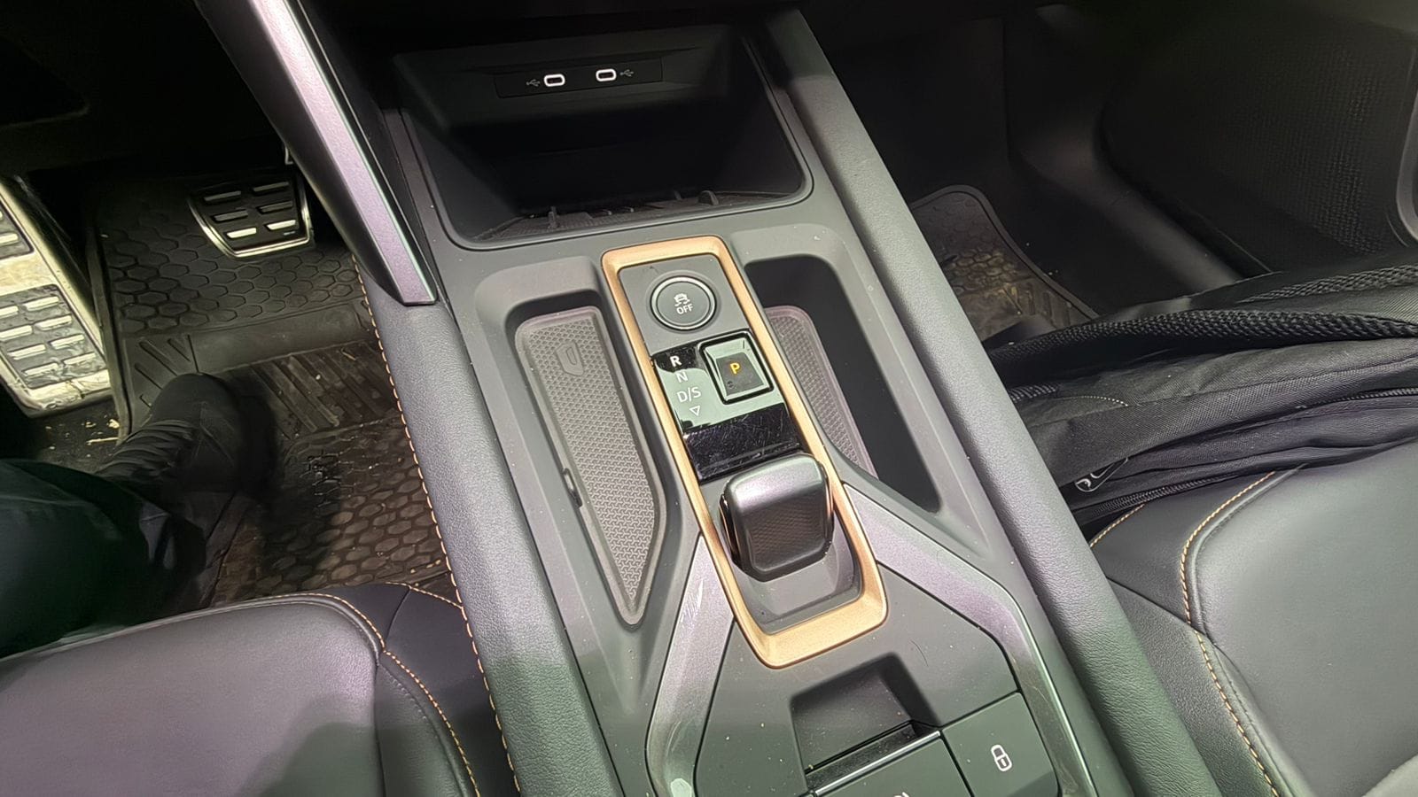 Cupra Formentor PHEV - Reseña Completa Selector de marchas CUPRA Formentor PHEV
