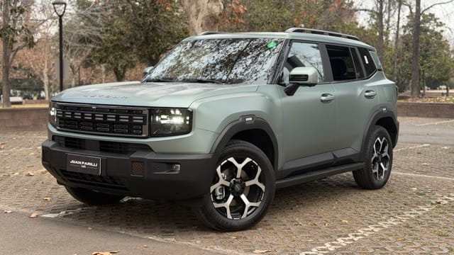 Jetour T1 - Reseña Completa Jetour T1 2026 PHEV vista frontal en exterior