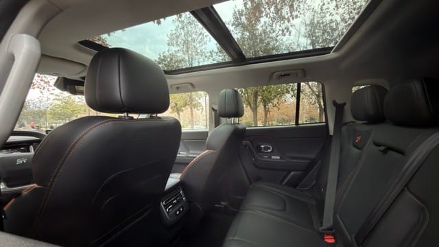 Jetour T1 - Reseña Completa Techo panorámico del Jetour T1 2026