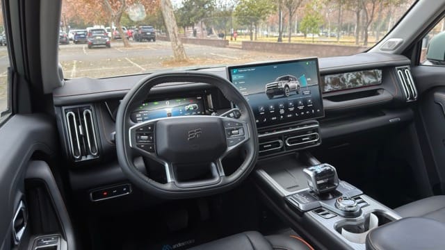 Jetour T1 - Reseña Completa Zona de conducción del Jetour T1 2026 PHEV